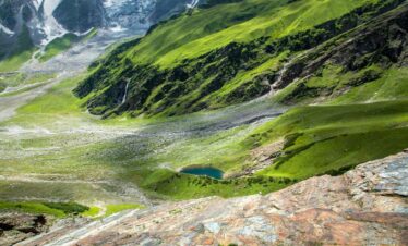 Beas Kund Trek near Manali in Himachal Pradesh with alpine mountains